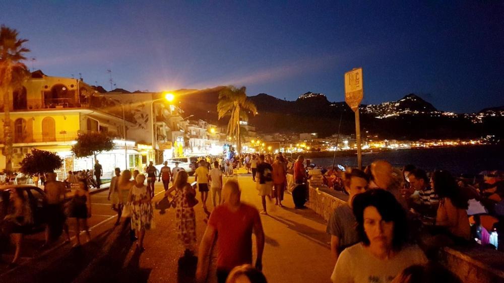 Roberto House Beach - Taormina Mare Giardini Naxos Ngoại thất bức ảnh